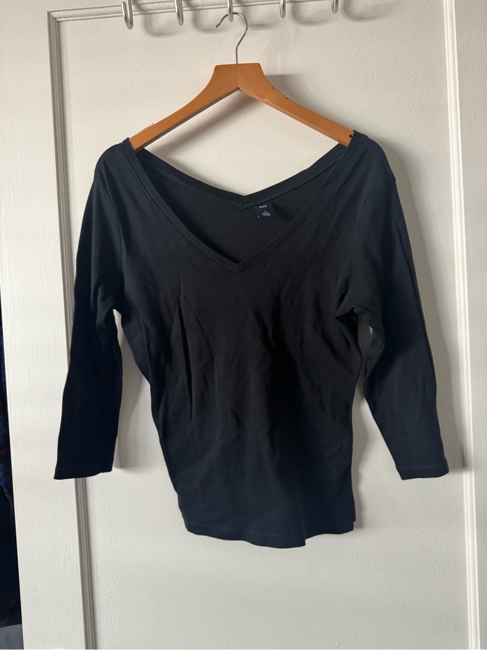 Gap 3/4 Sleeve Black V neck Front & Back Top